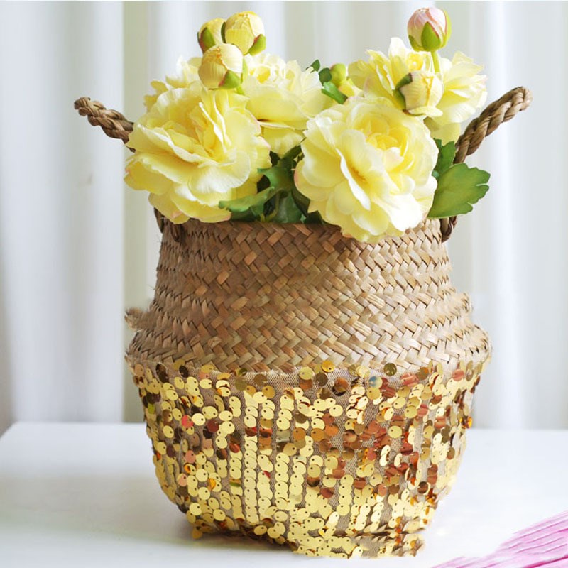 Straw folding basket furnishing household items